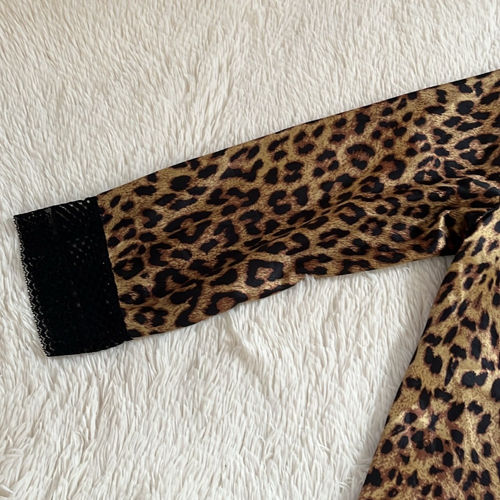 Cheetah Print Silk Robe - Picture 3 of 15